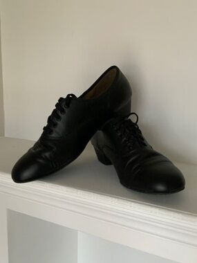 Angelo Luzio boy’s dancing shoes, size 7 1/2, black